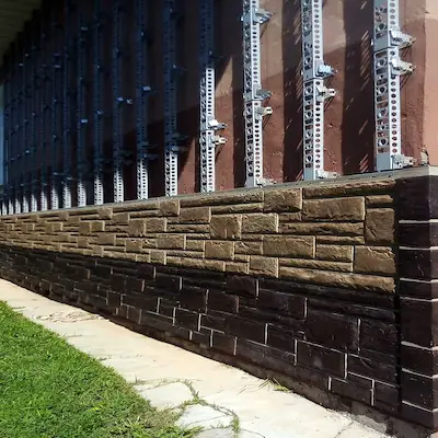 Какая обрешетка под сайдинг лучше: деревянная, металлическая или полимерная?